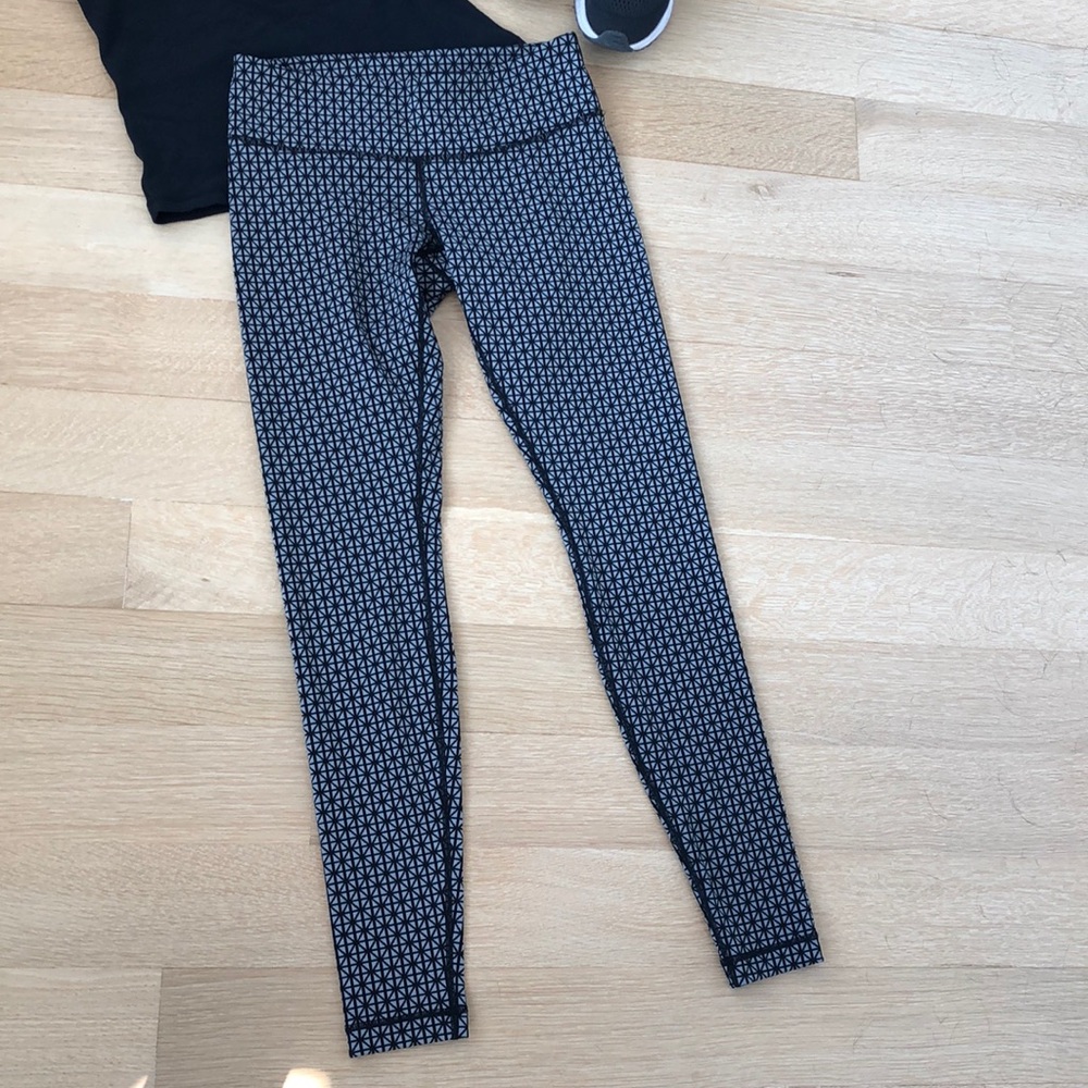 LuluLemon 🍋 Wunder Under Leggings Tri Geo Print - Size 6